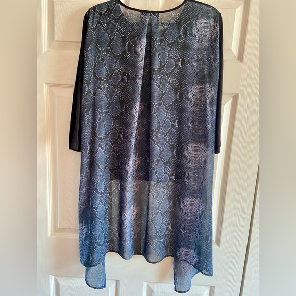 Cha Cha Vente top with sheer Snakeskin back - Picture 3 of 6